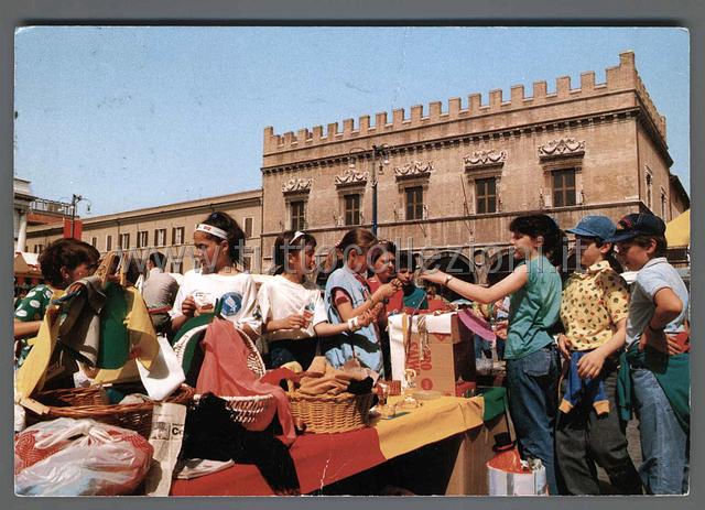 Collezionismo di cartoline postali